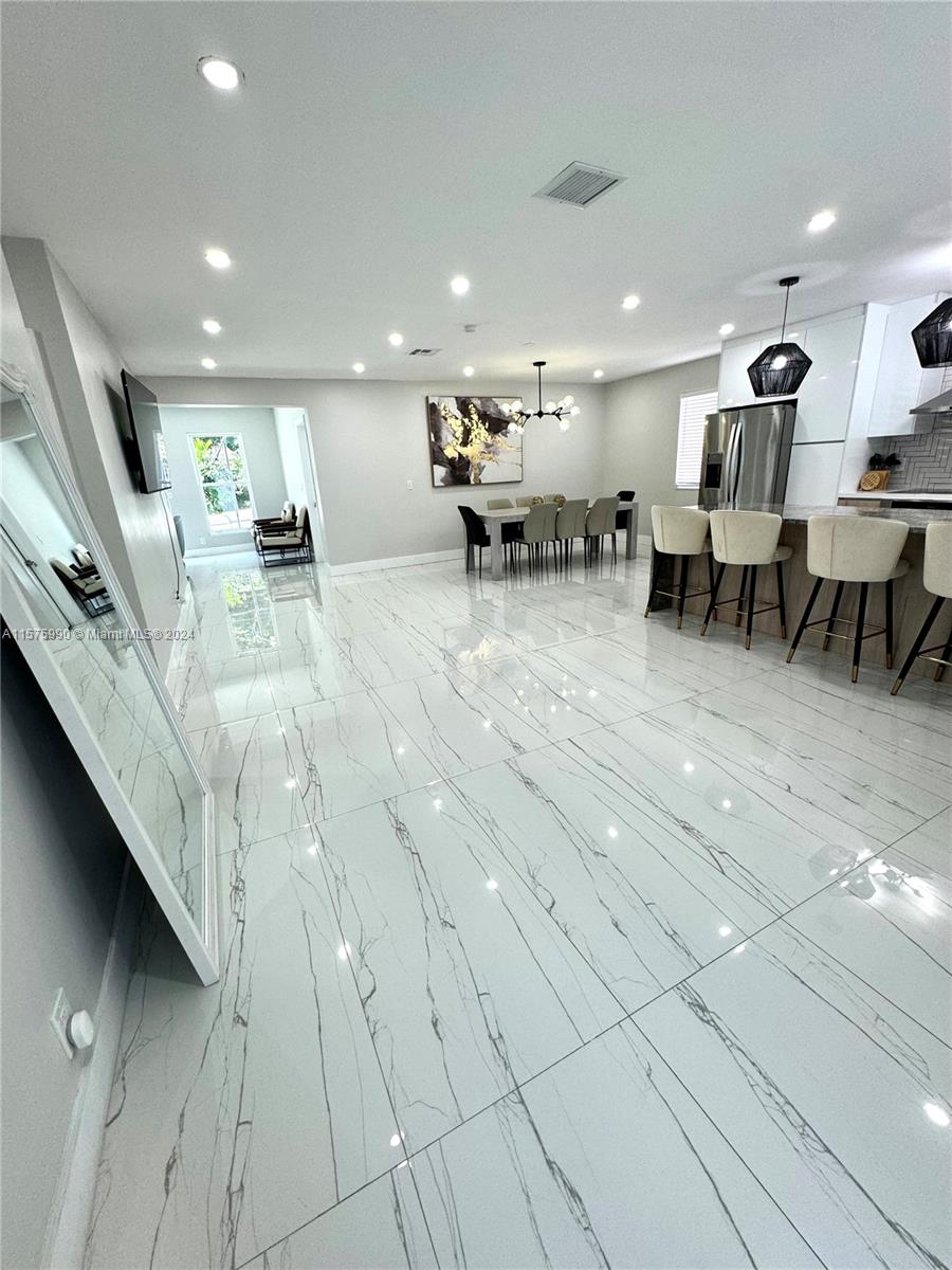 313 SW 7th Ct