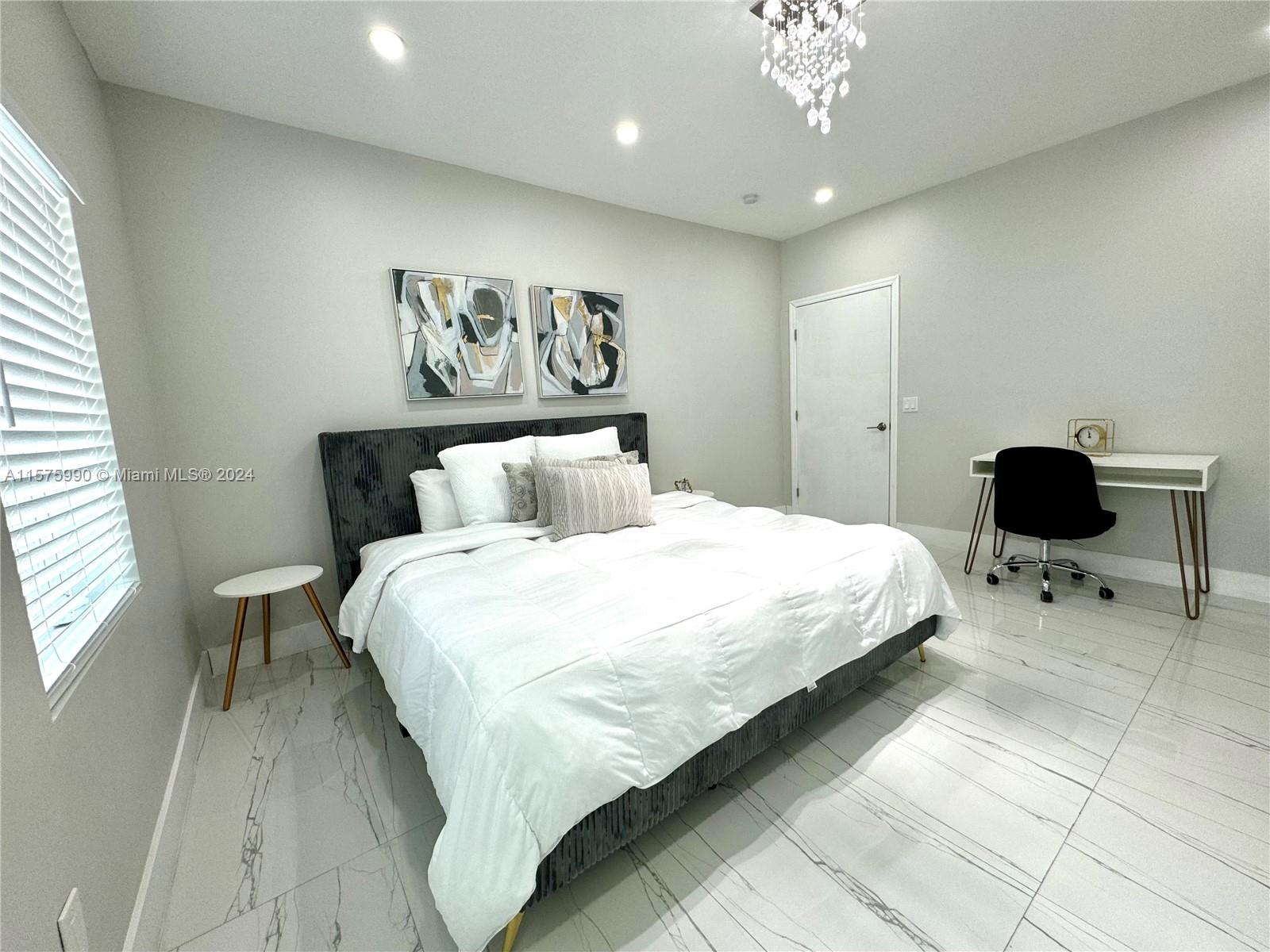 313 SW 7th Ct