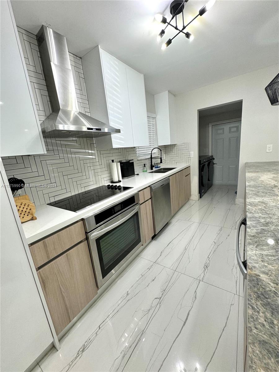 313 SW 7th Ct