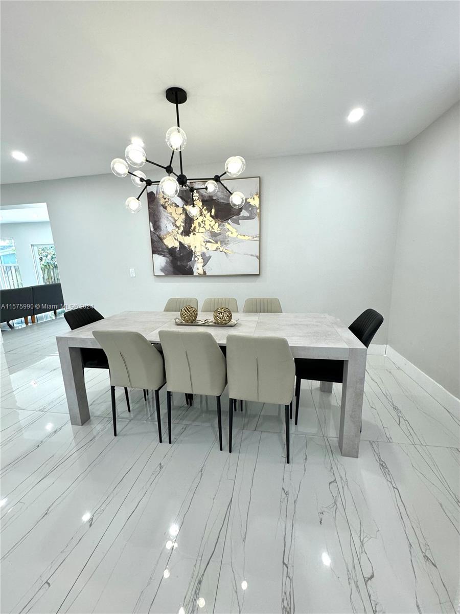 313 SW 7th Ct