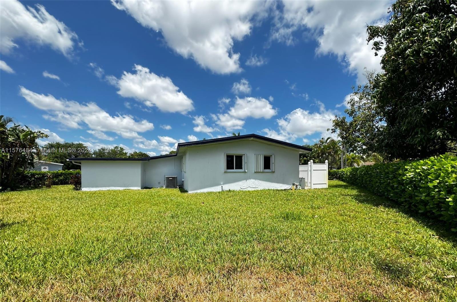 1260 SW 28th Rd