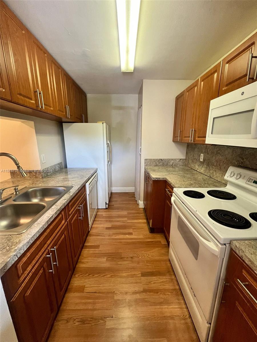 9800 Hammocks Blvd # 12 Unit: 203-12