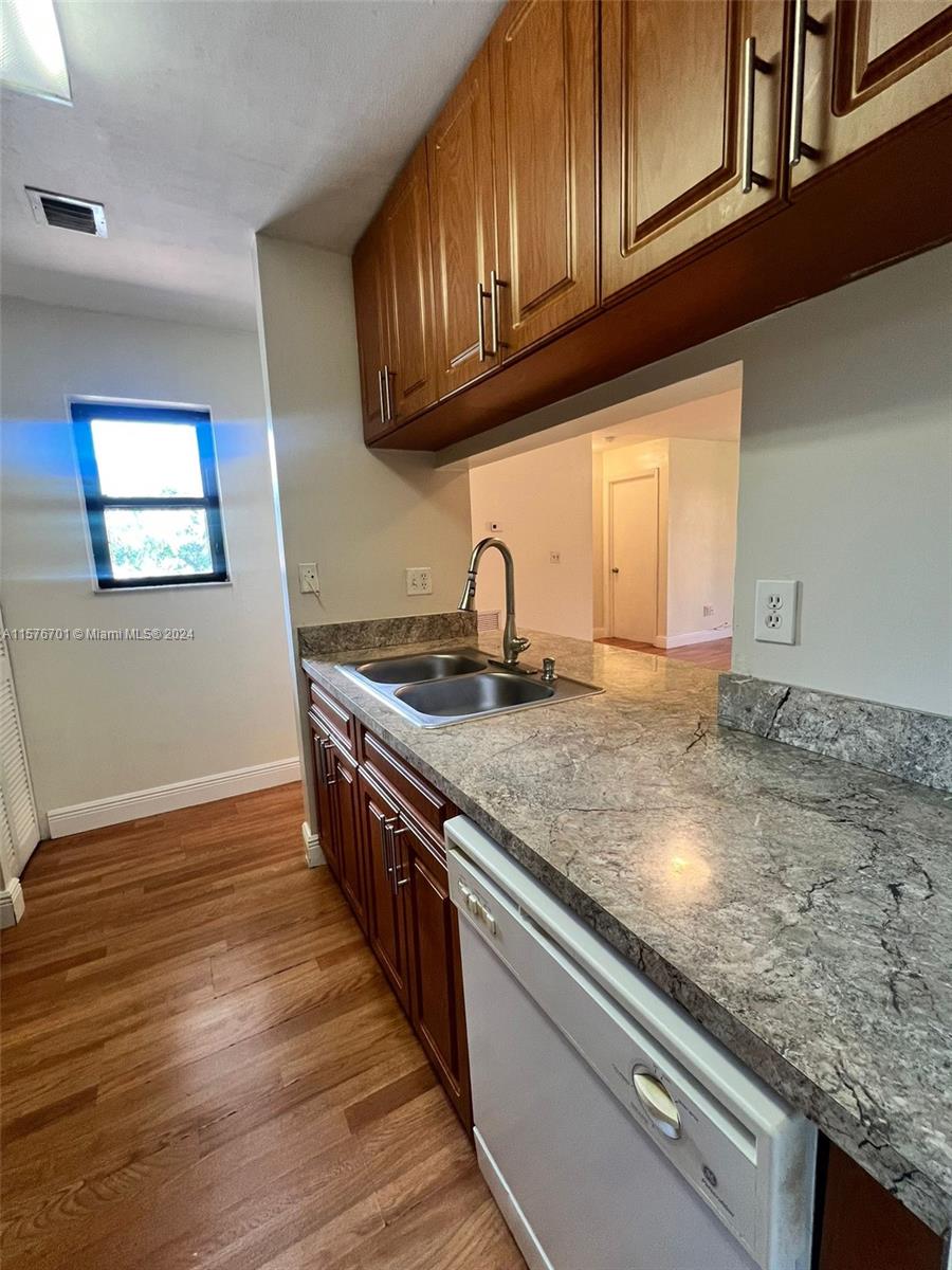 9800 Hammocks Blvd # 12 Unit: 203-12