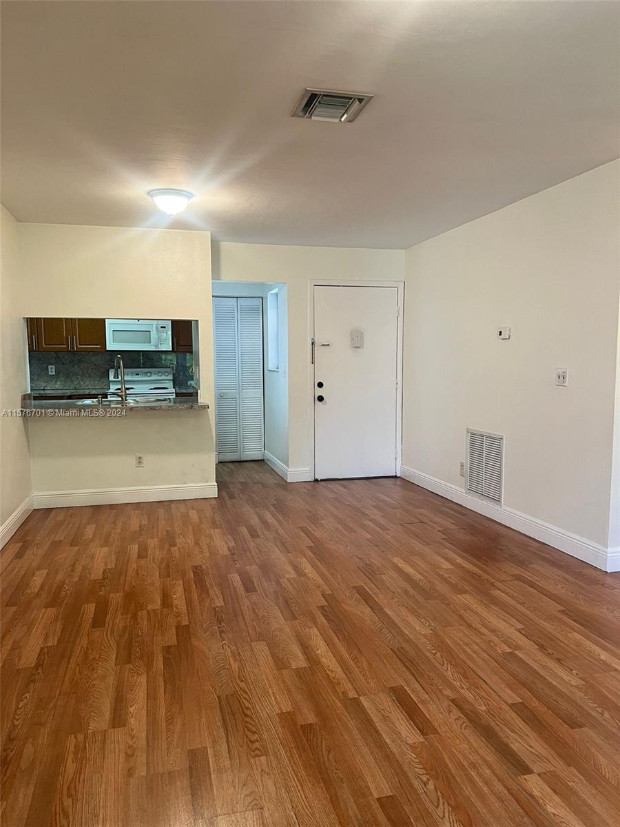 9800 Hammocks Blvd # 12 Unit: 203-12