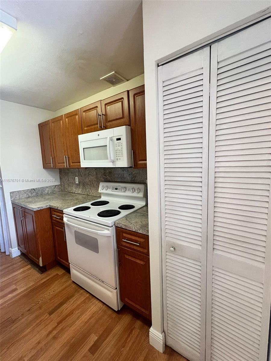 9800 Hammocks Blvd # 12 Unit: 203-12