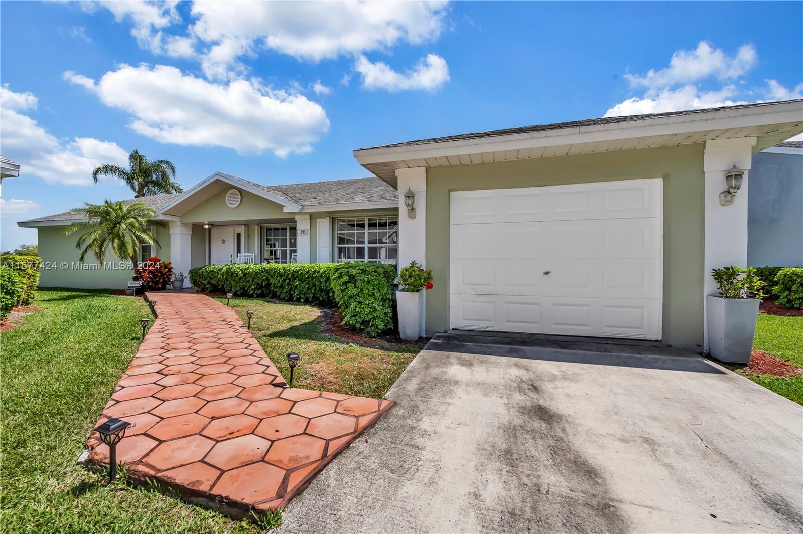 595 SE 19th Dr