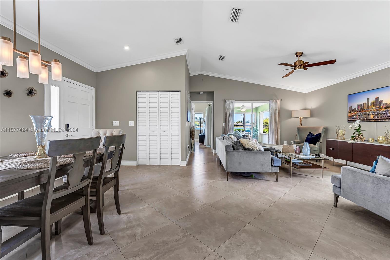 595 SE 19th Dr