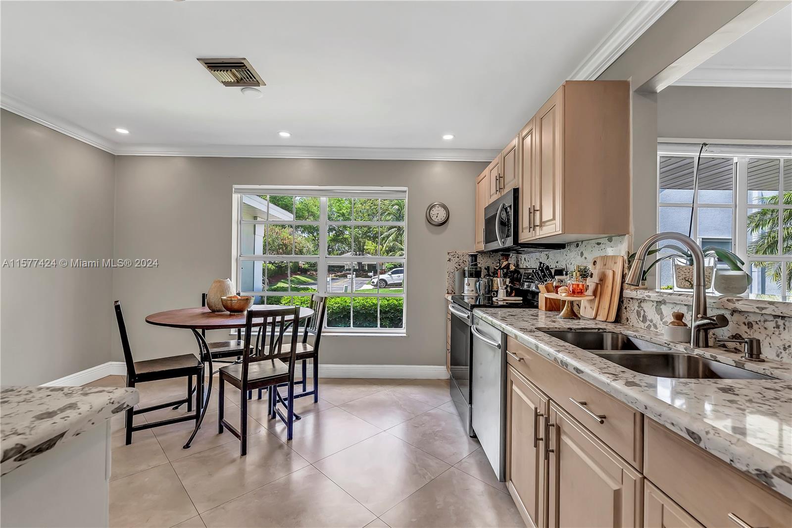 595 SE 19th Dr