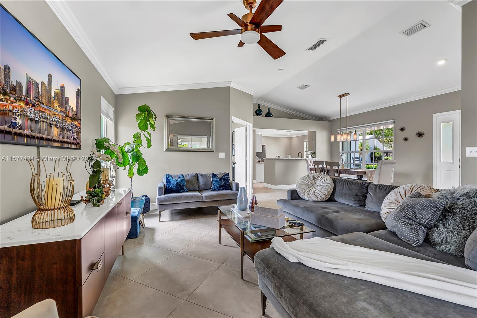 595 SE 19th Dr