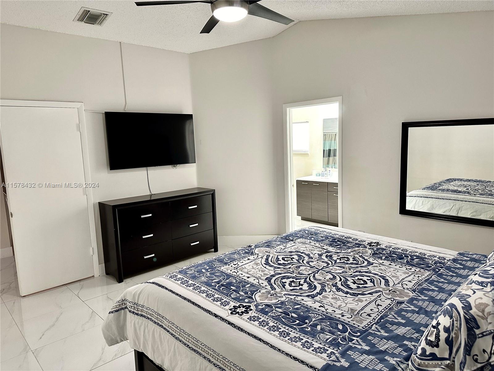 2260 W Lake Miramar Cir