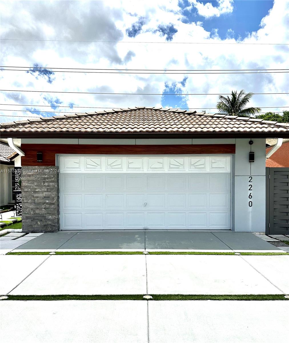 2260 W Lake Miramar Cir