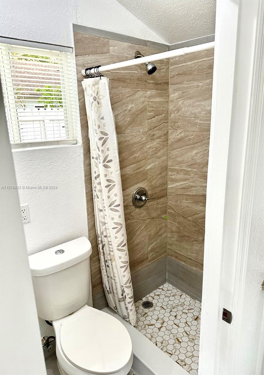 2260 W Lake Miramar Cir