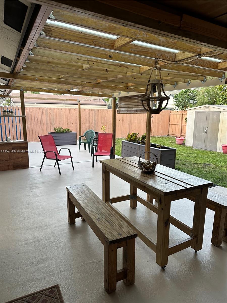 2260 W Lake Miramar Cir