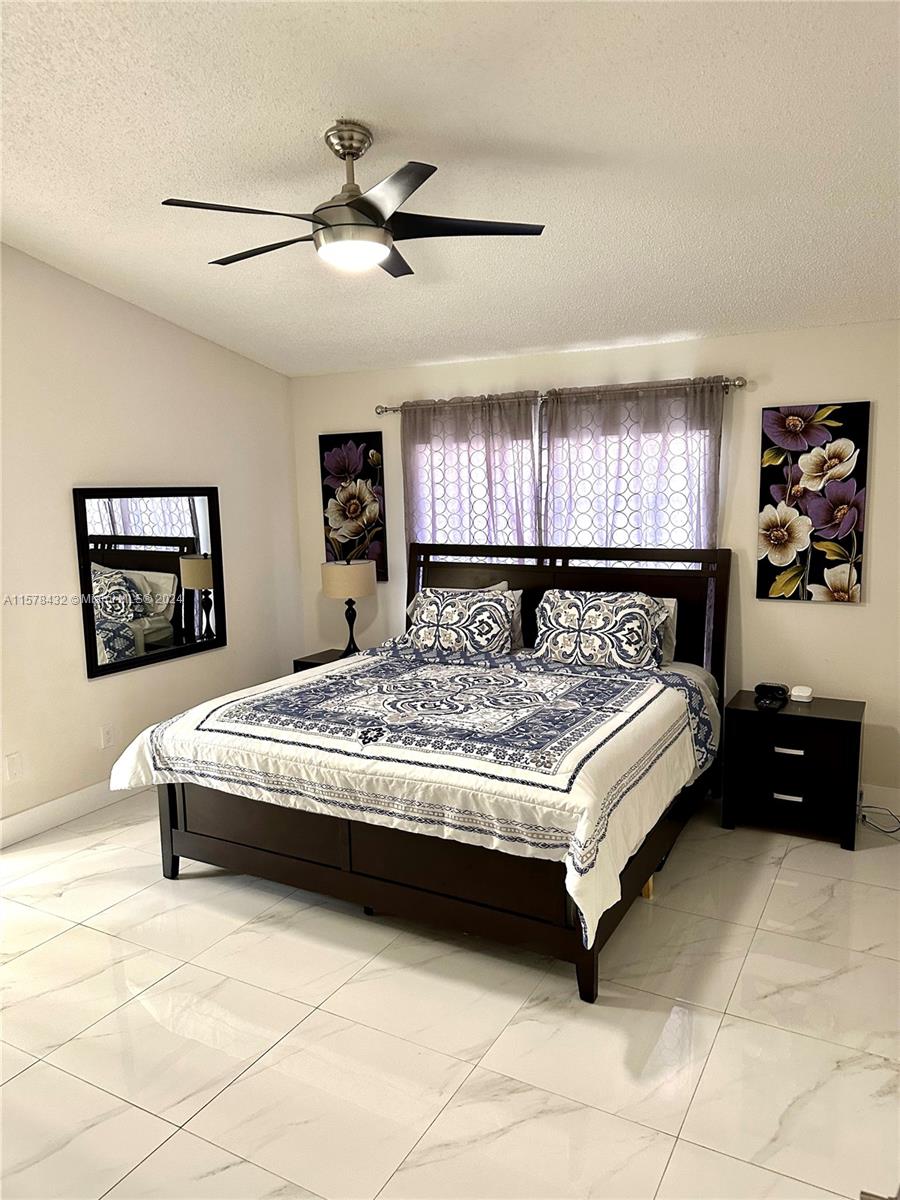 2260 W Lake Miramar Cir