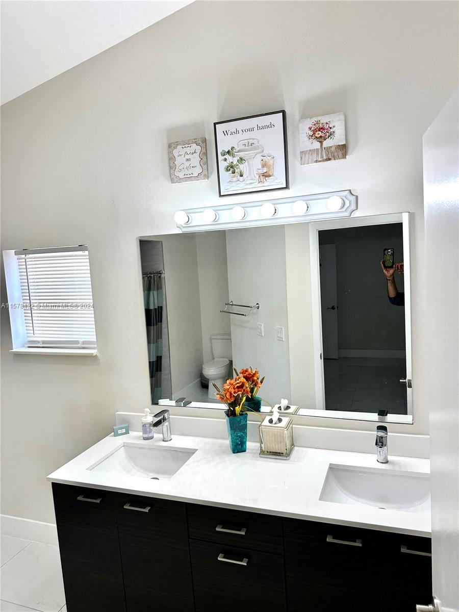 2260 W Lake Miramar Cir