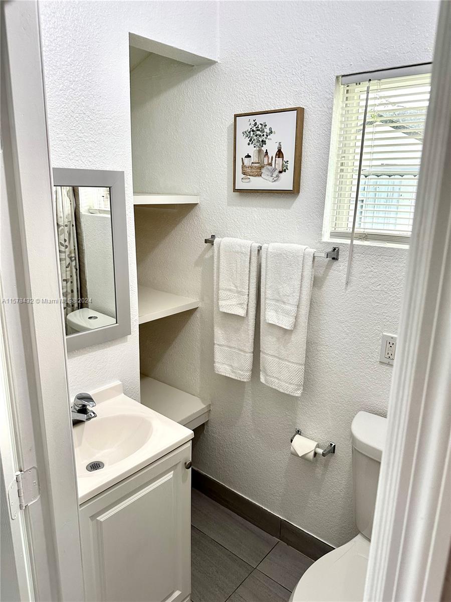 2260 W Lake Miramar Cir