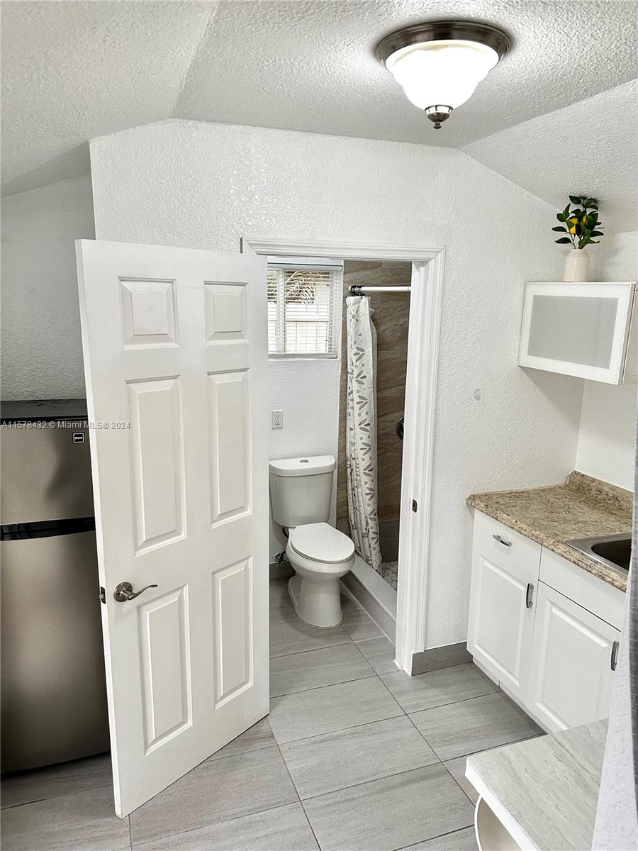 2260 W Lake Miramar Cir