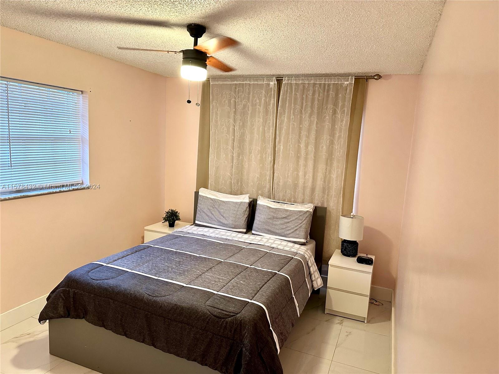 2260 W Lake Miramar Cir