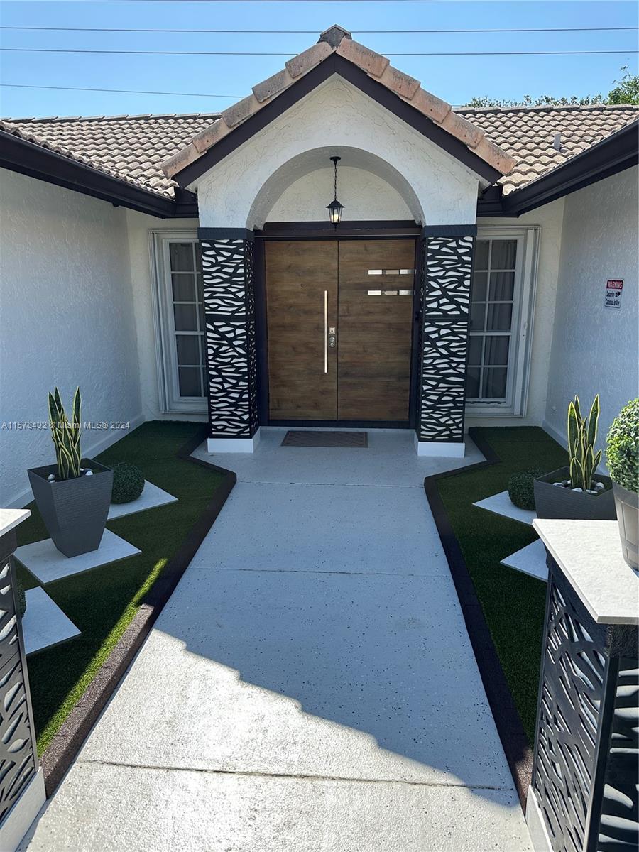 2260 W Lake Miramar Cir