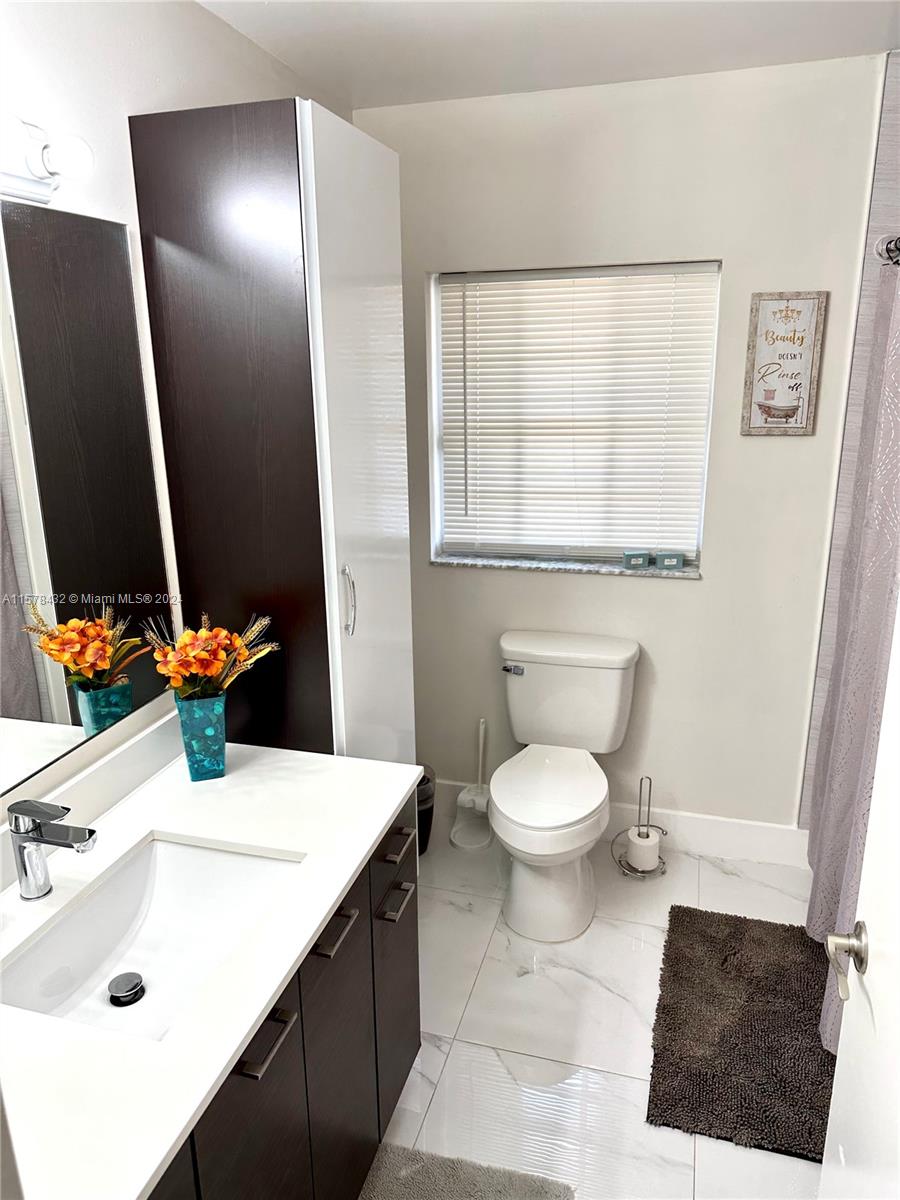 2260 W Lake Miramar Cir