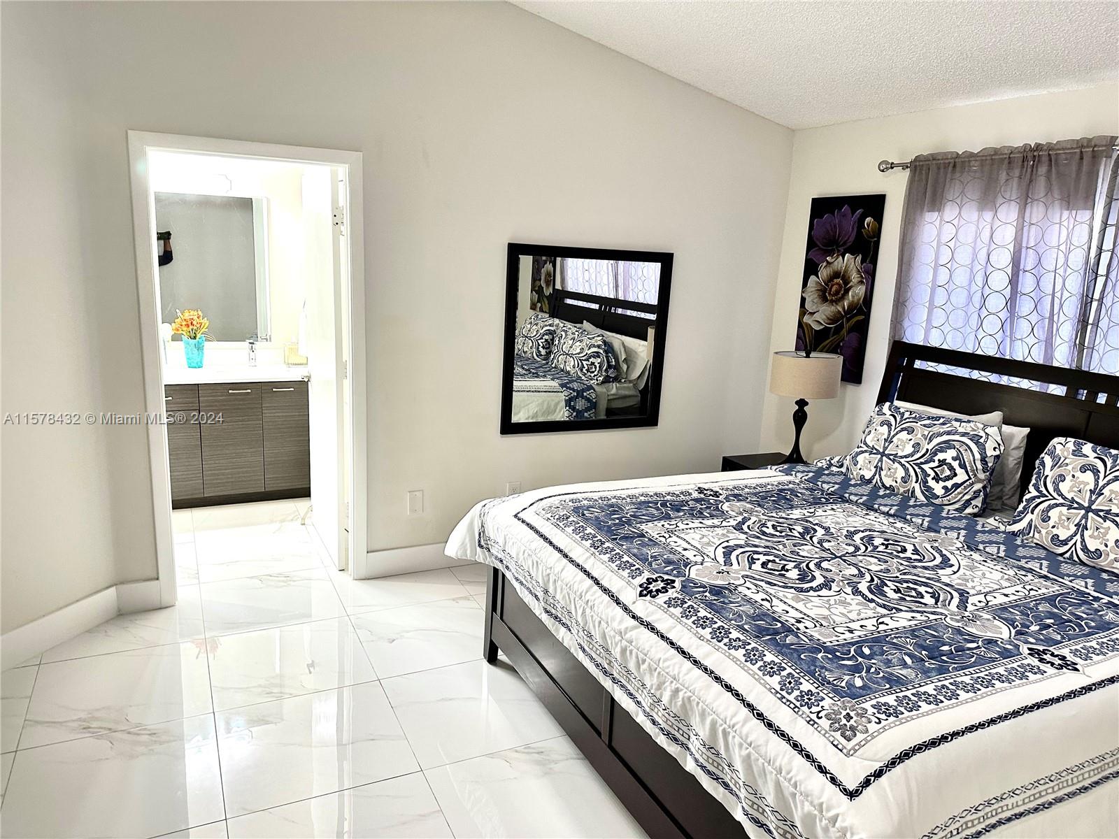 2260 W Lake Miramar Cir