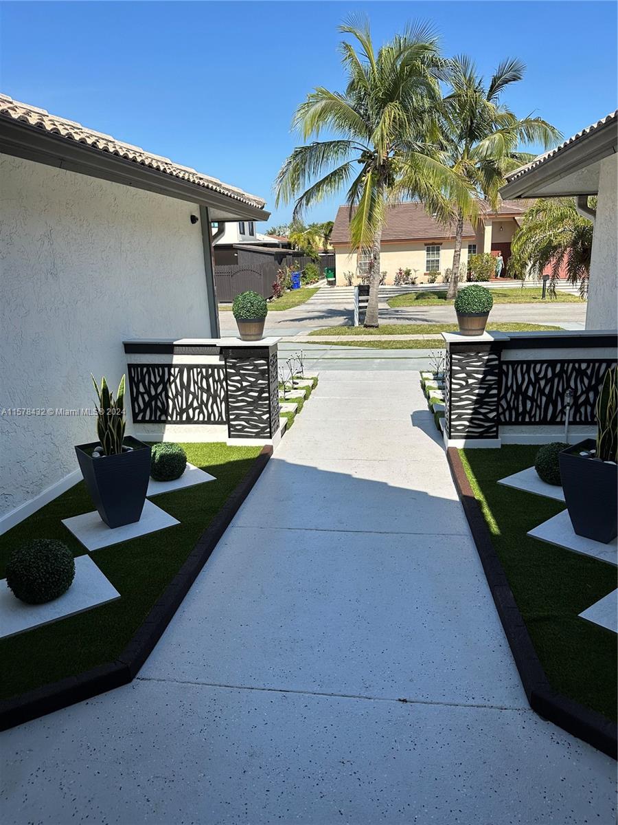 2260 W Lake Miramar Cir