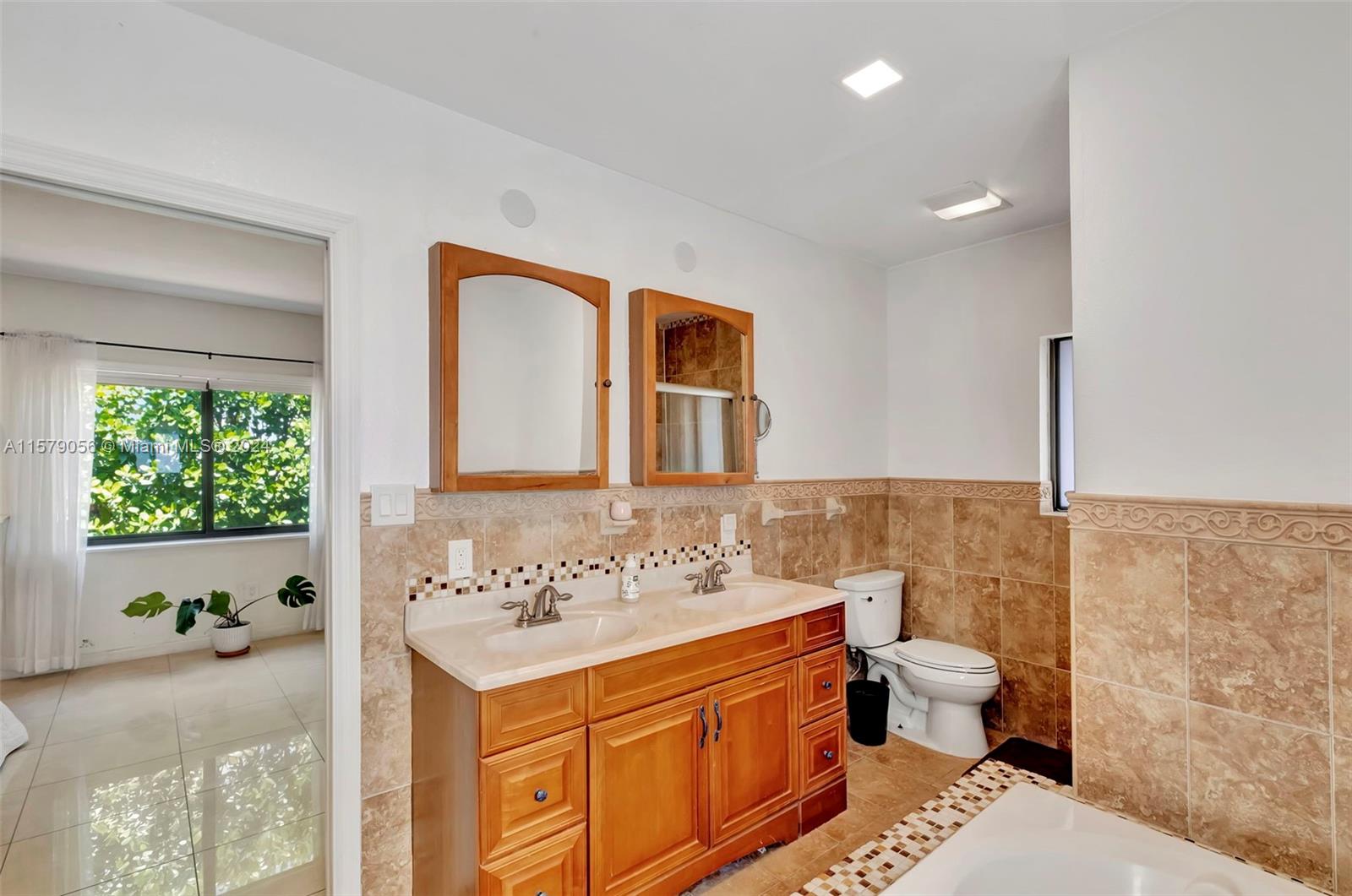 1030 NW 43rd St