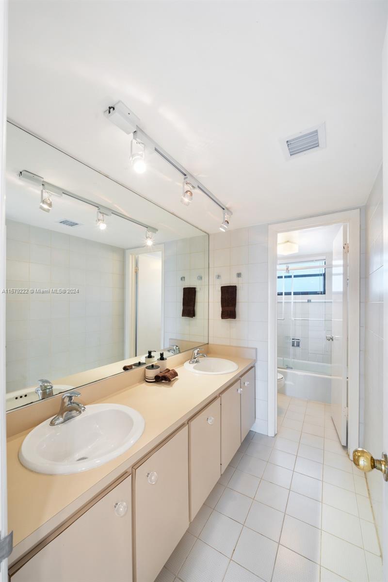 100 Ocean Lane Dr Unit: PH2