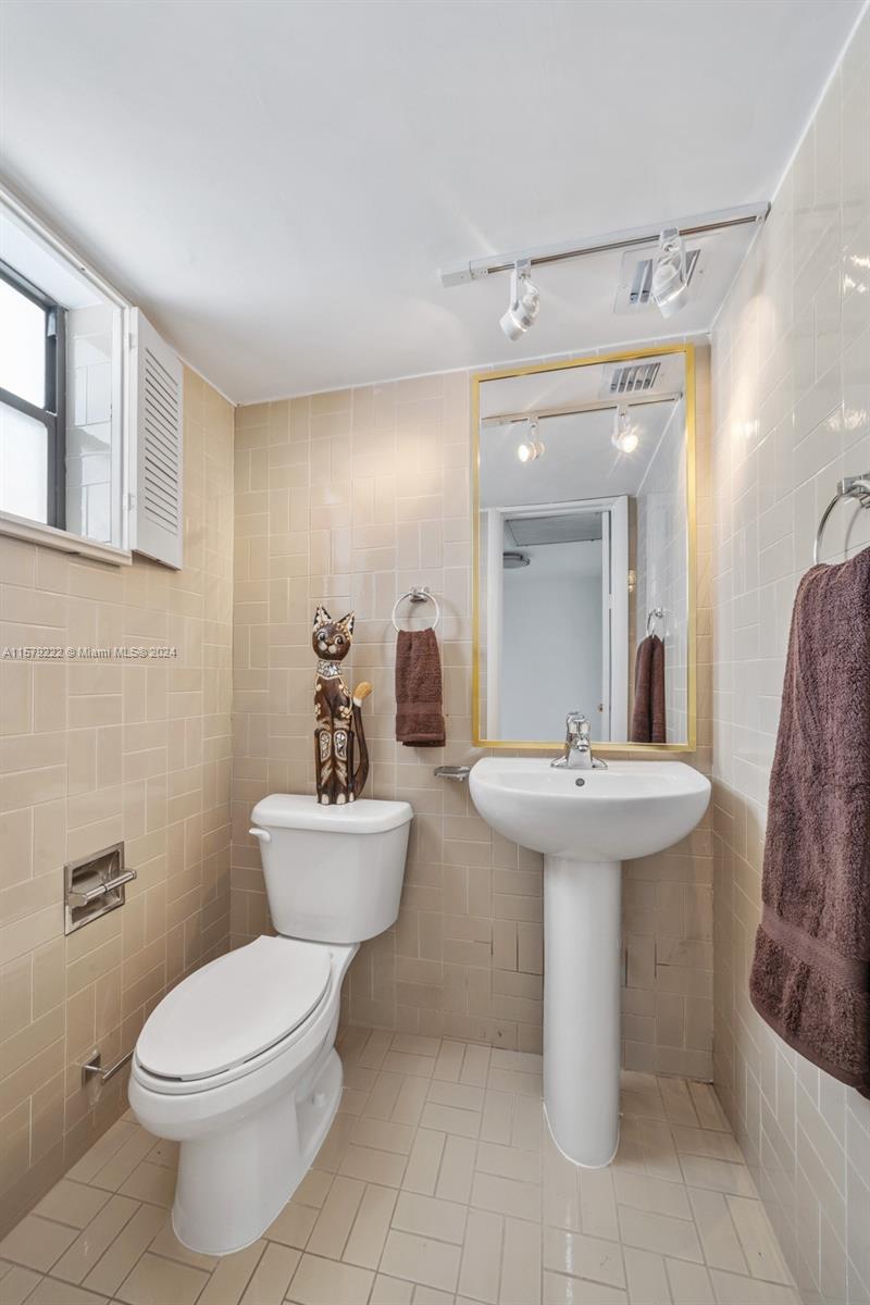 100 Ocean Lane Dr Unit: PH2