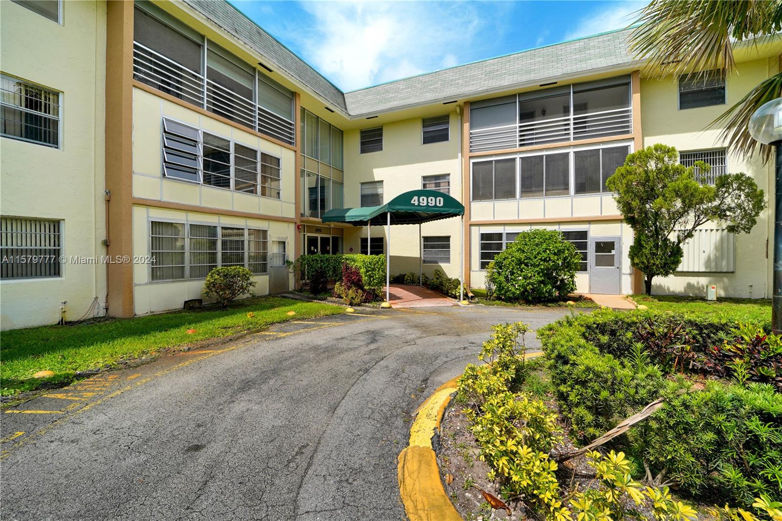 4990 E Sabal Palm Blvd # 306