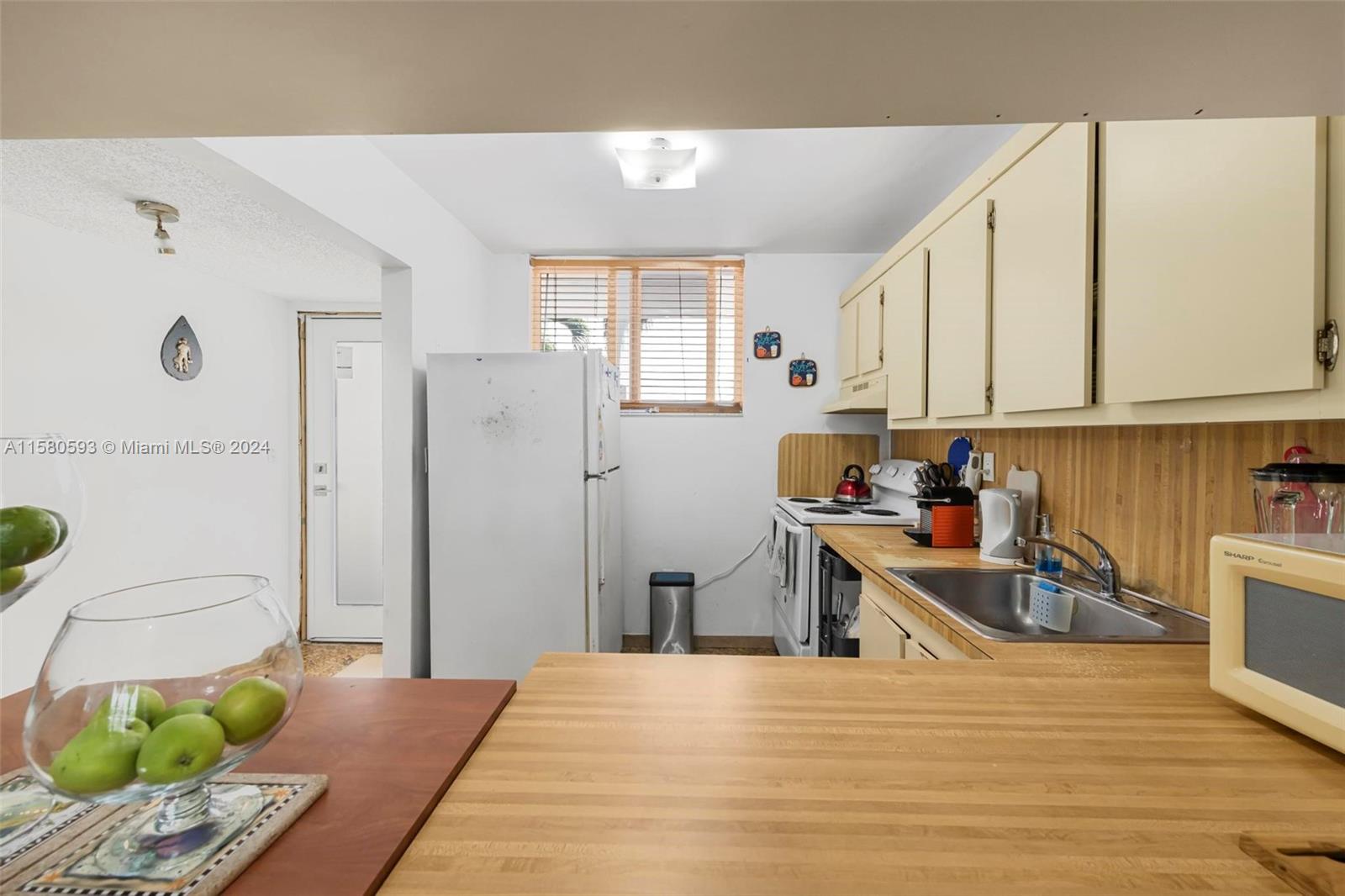 1666 West Avenue # 305