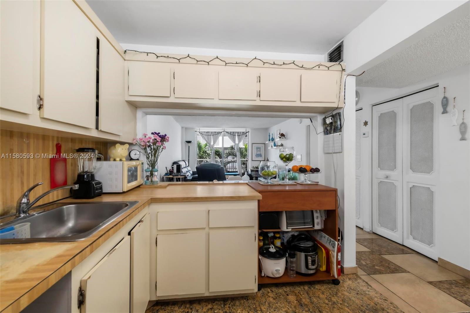 1666 West Avenue # 305