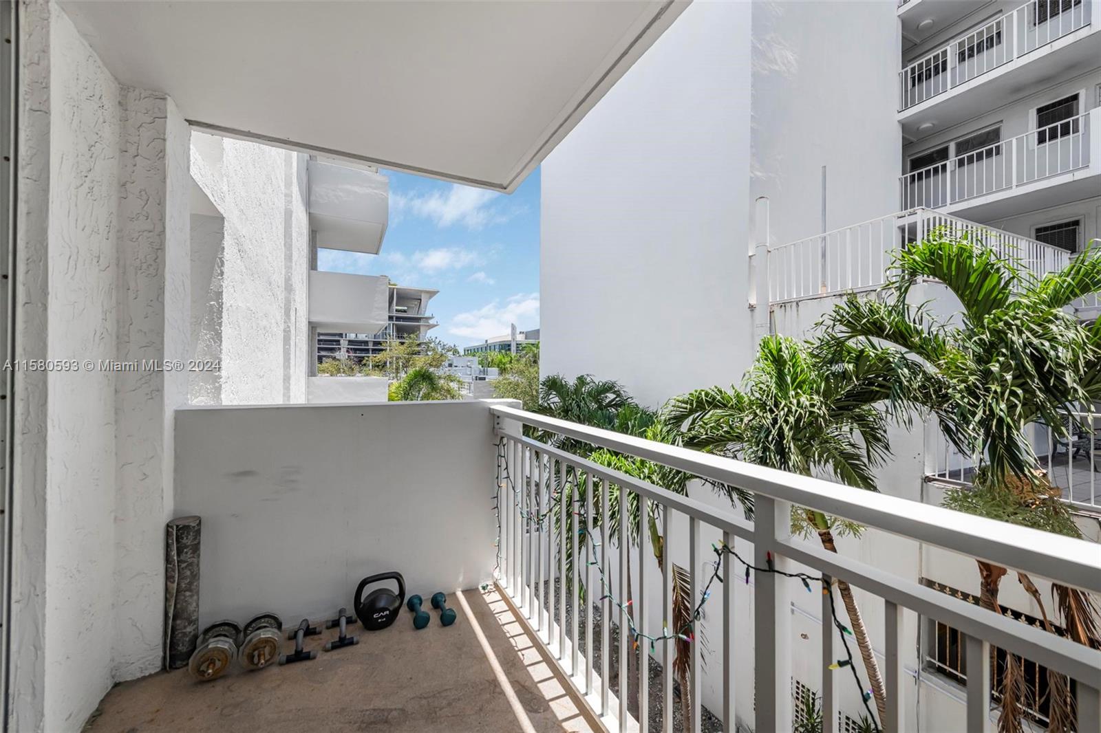 1666 West Avenue # 305