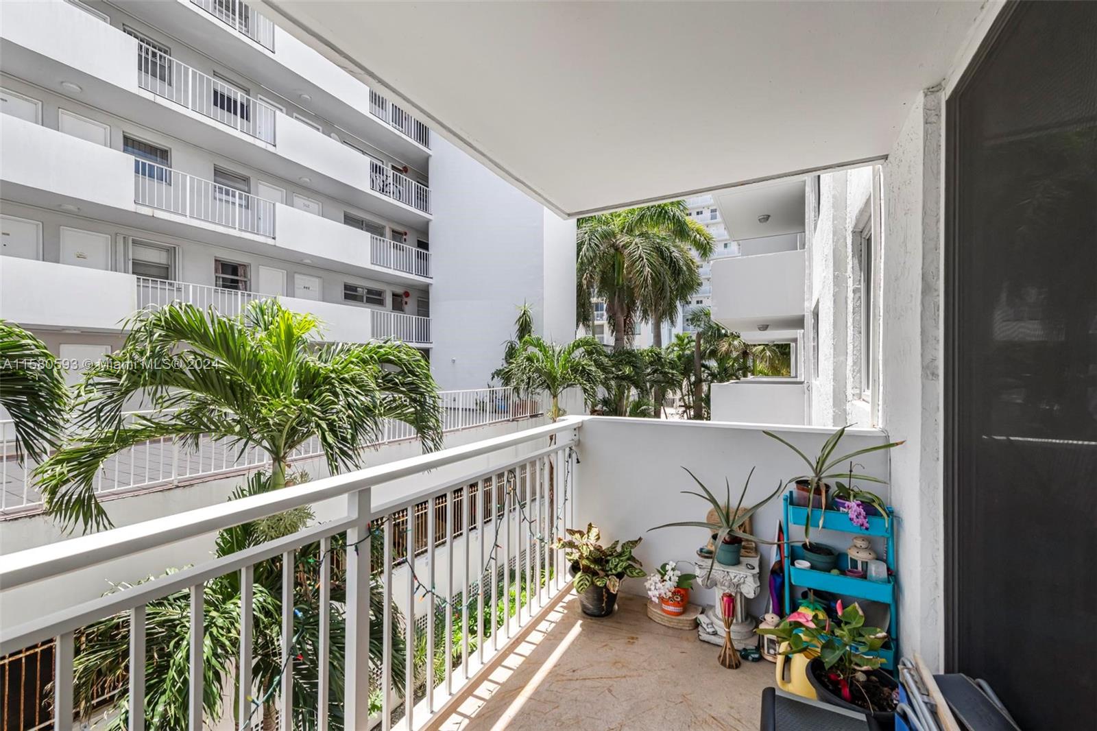 1666 West Avenue # 305
