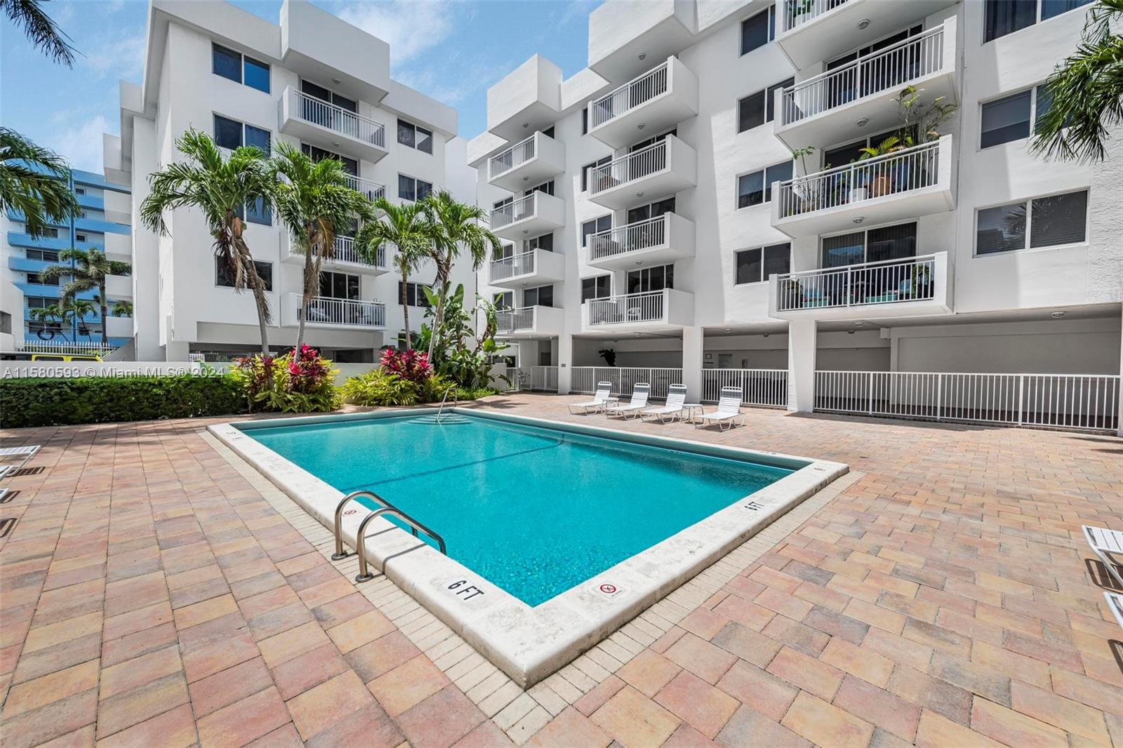 1666 West Avenue # 305