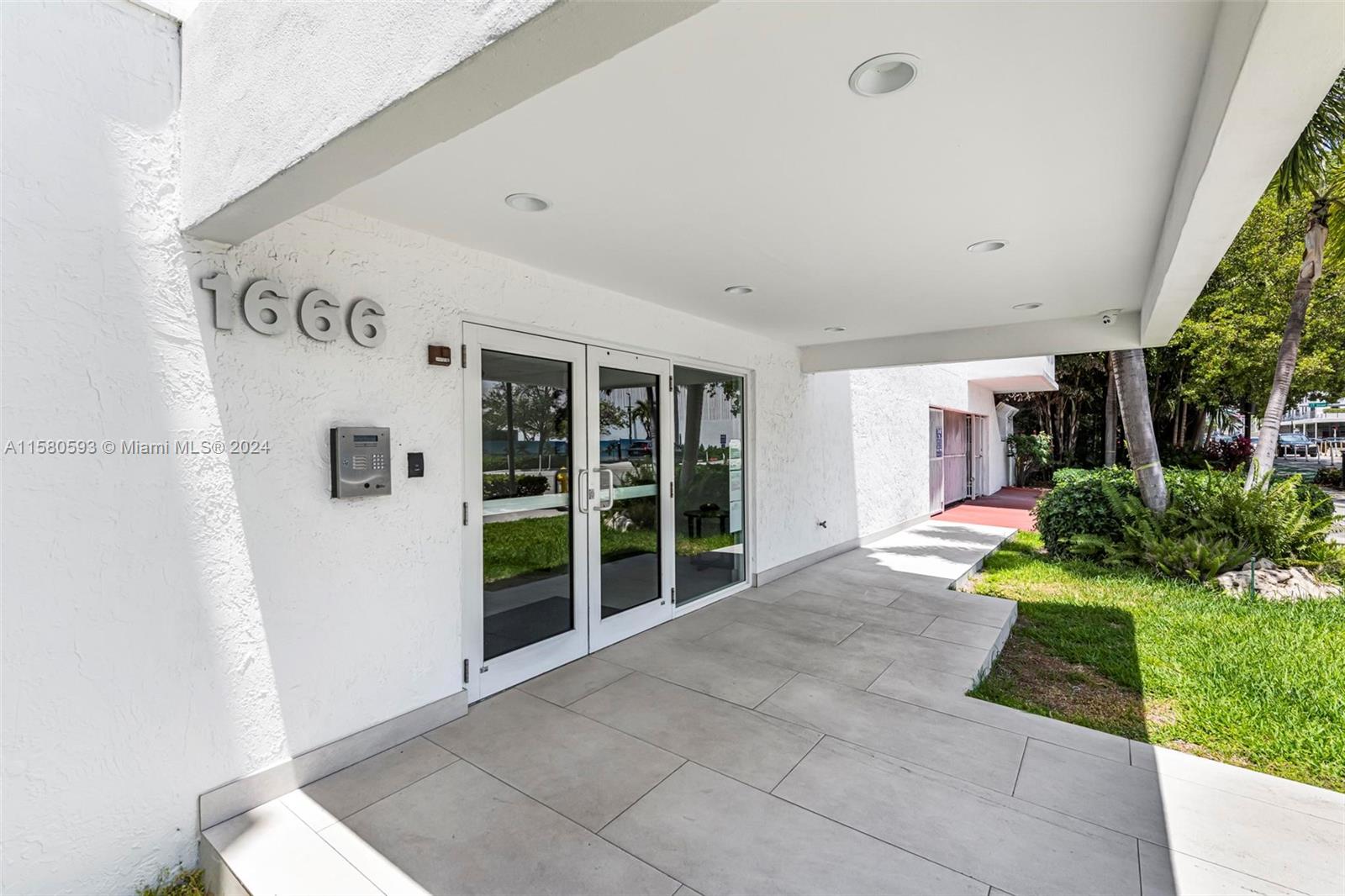 1666 West Avenue # 305