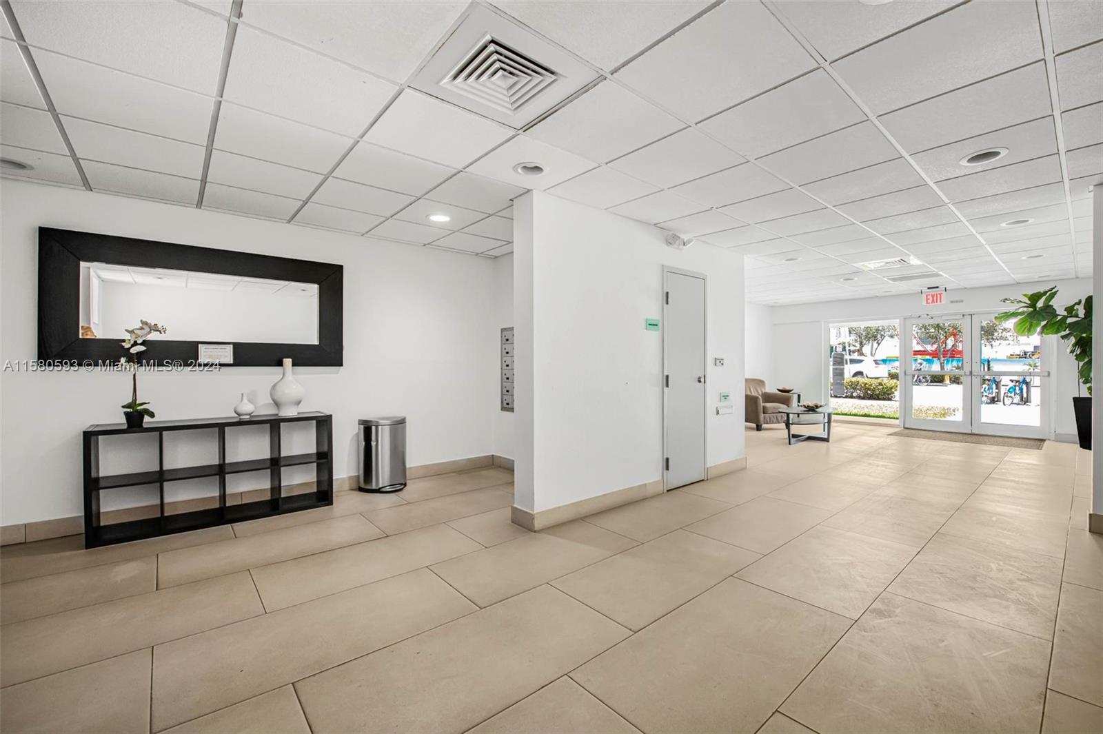1666 West Avenue # 305