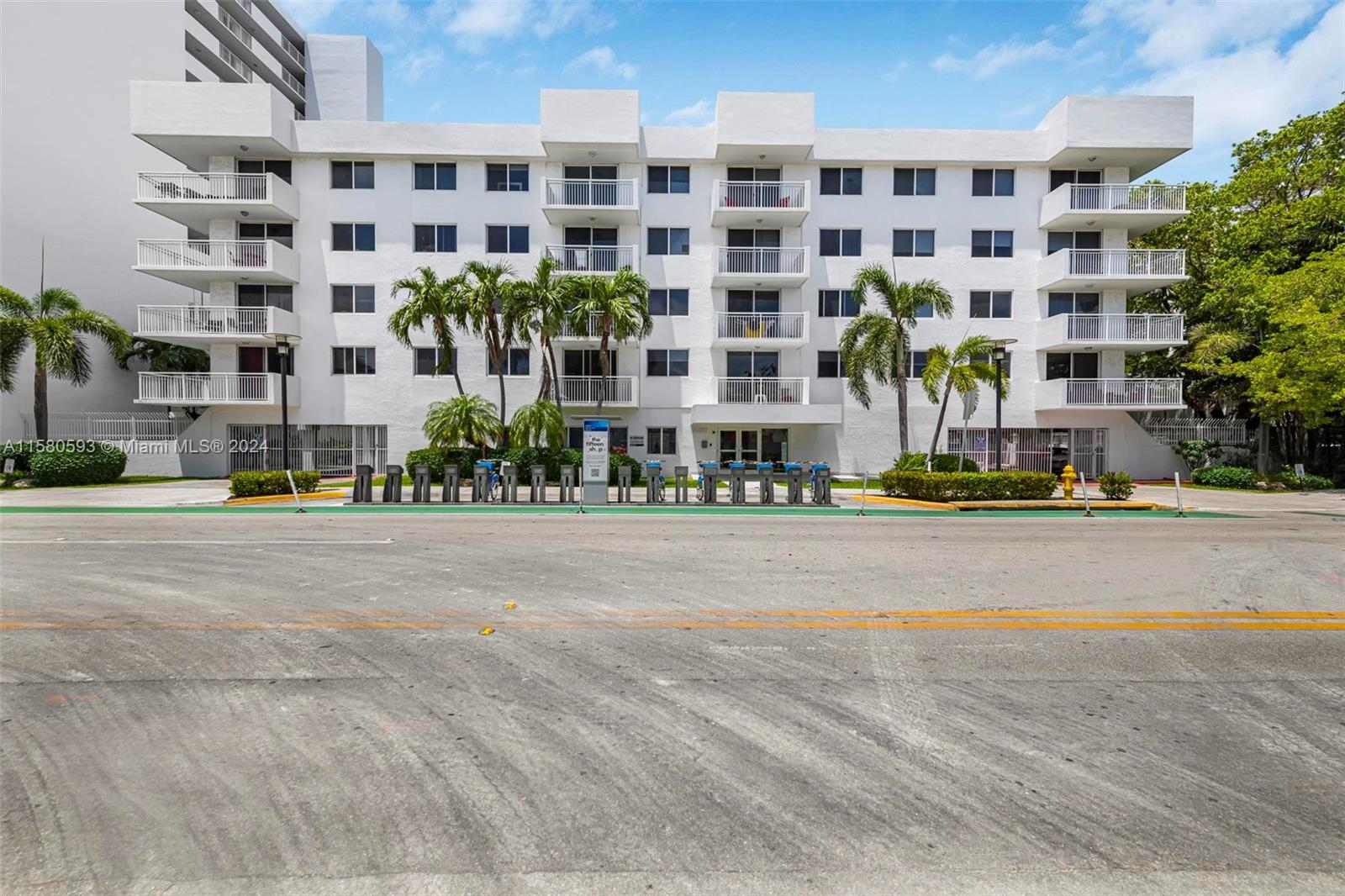 1666 West Avenue # 305