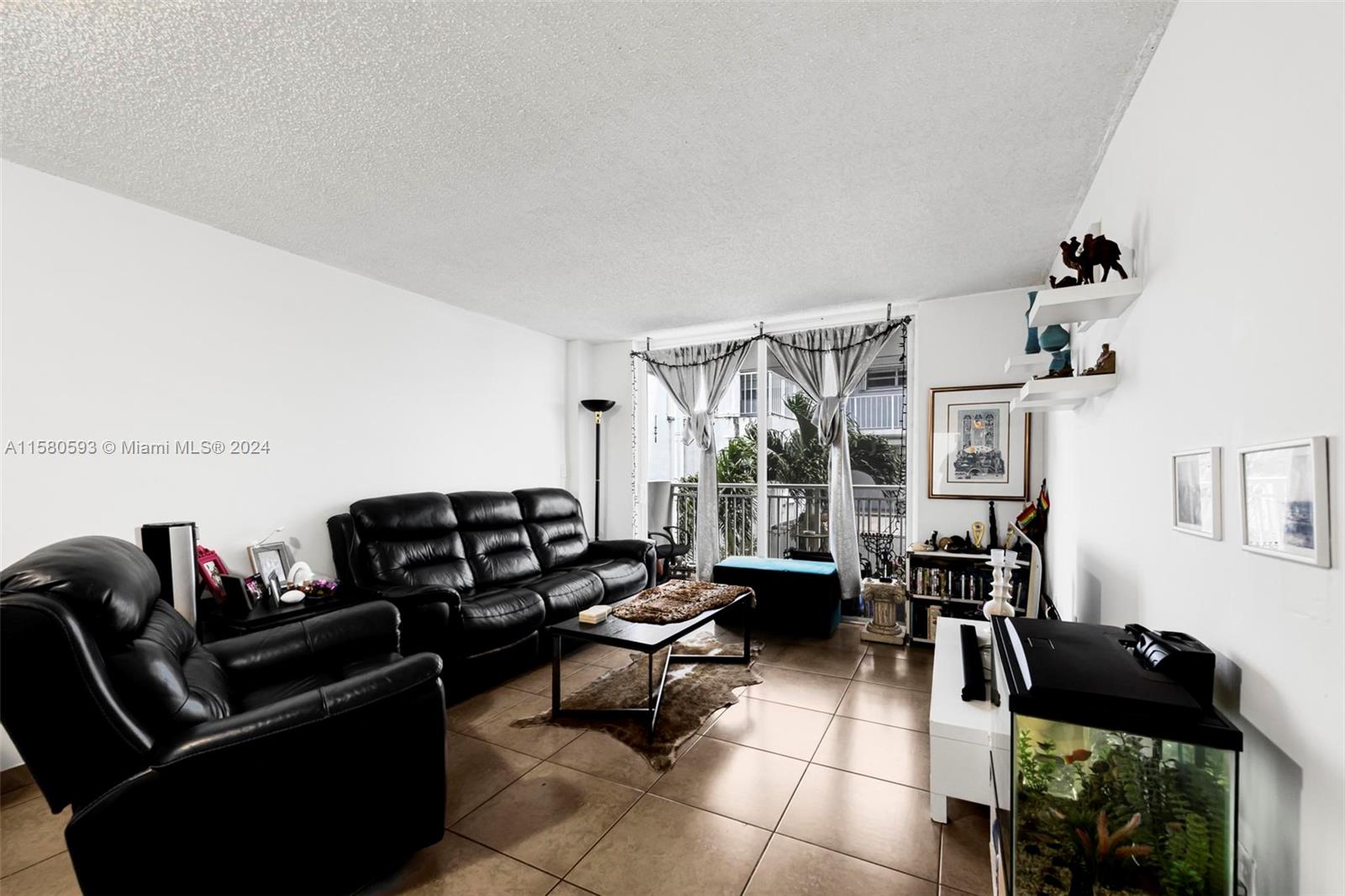 1666 West Avenue # 305