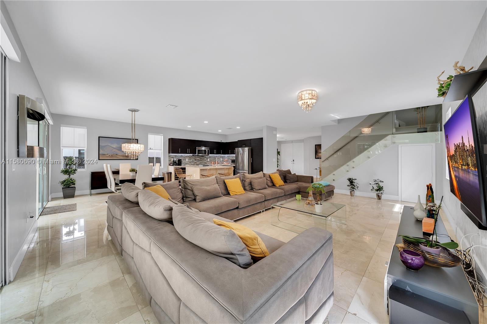 10570 NW 69th Ter