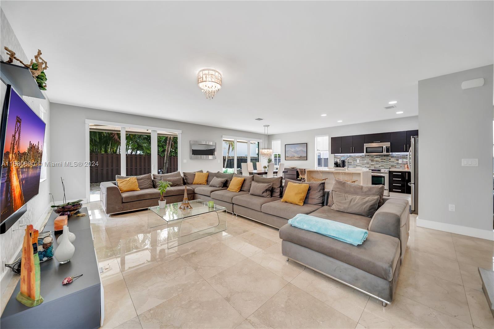 10570 NW 69th Ter