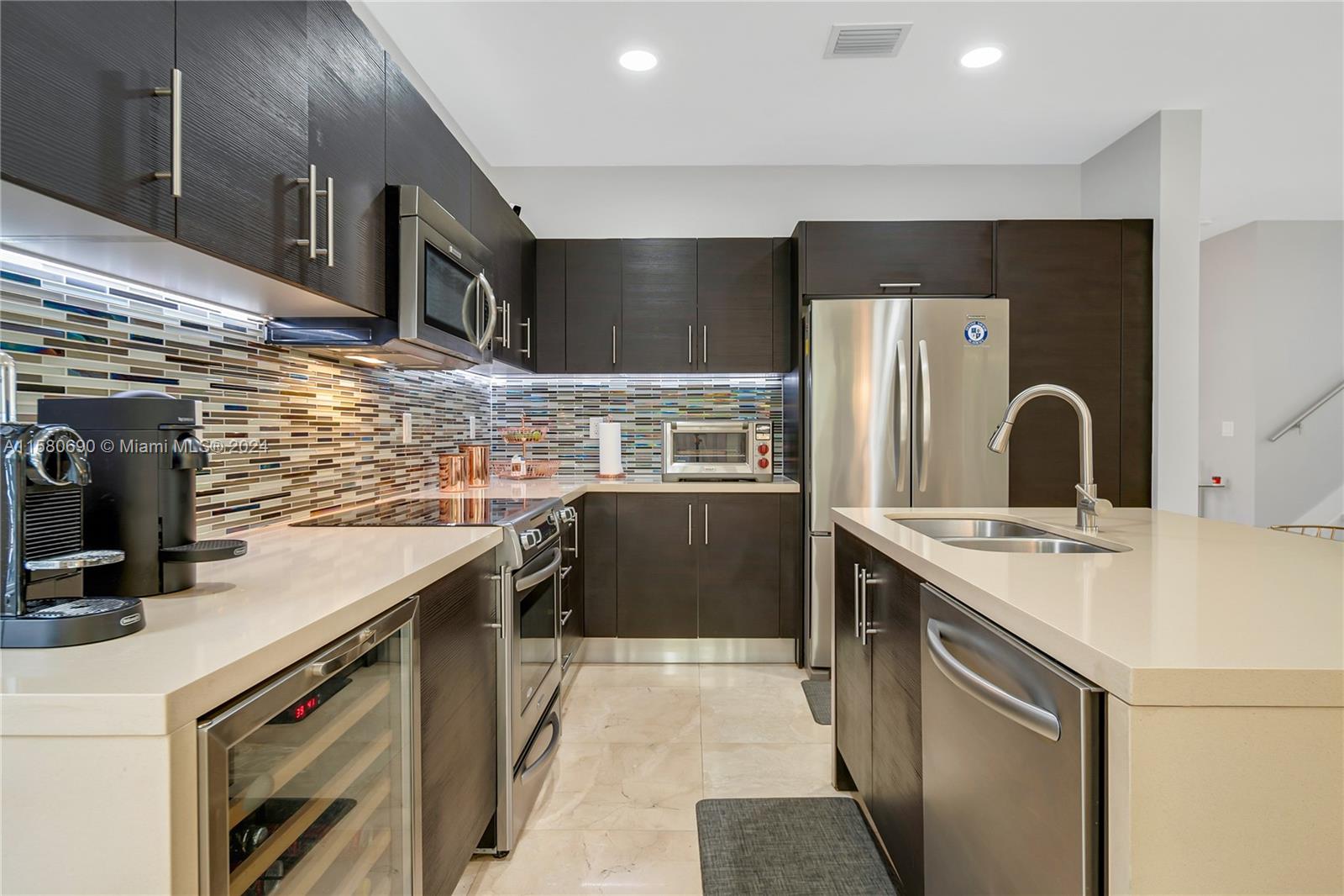 10570 NW 69th Ter