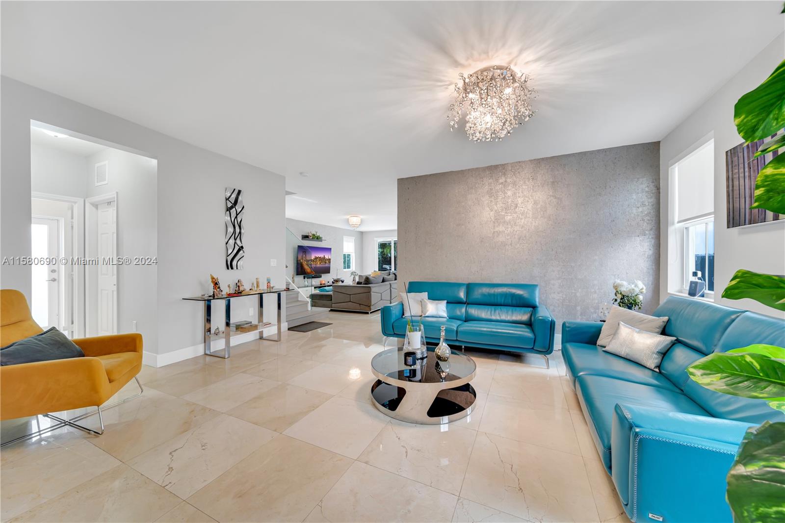 10570 NW 69th Ter