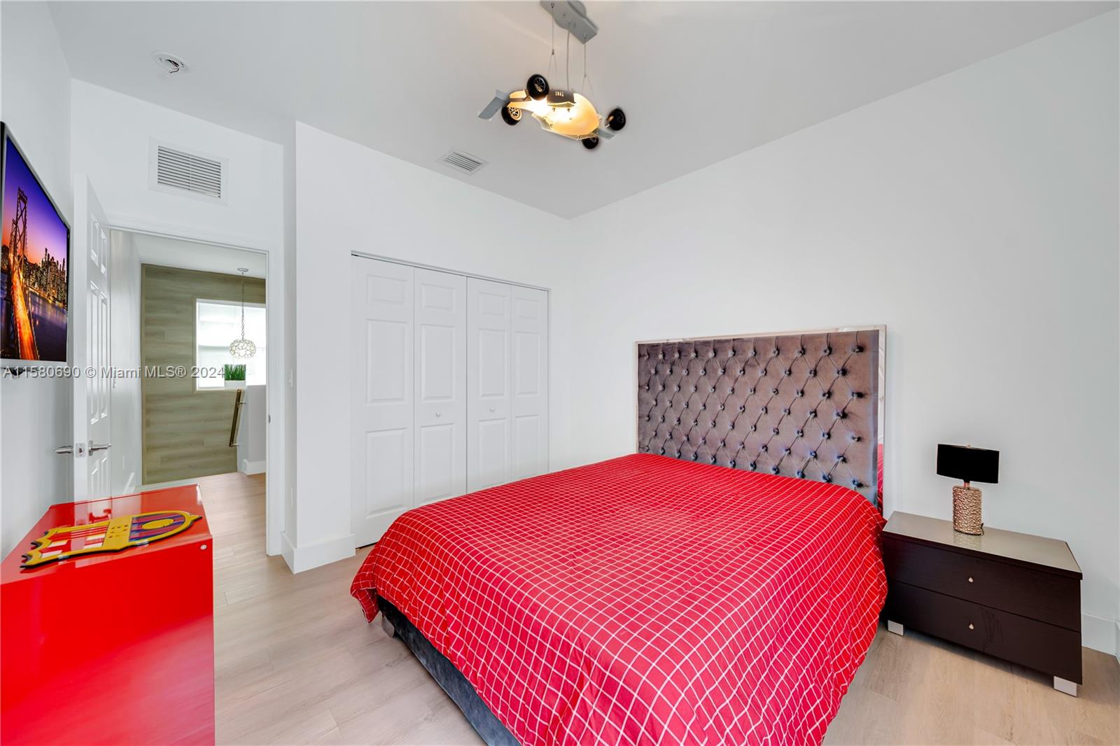 10570 NW 69th Ter