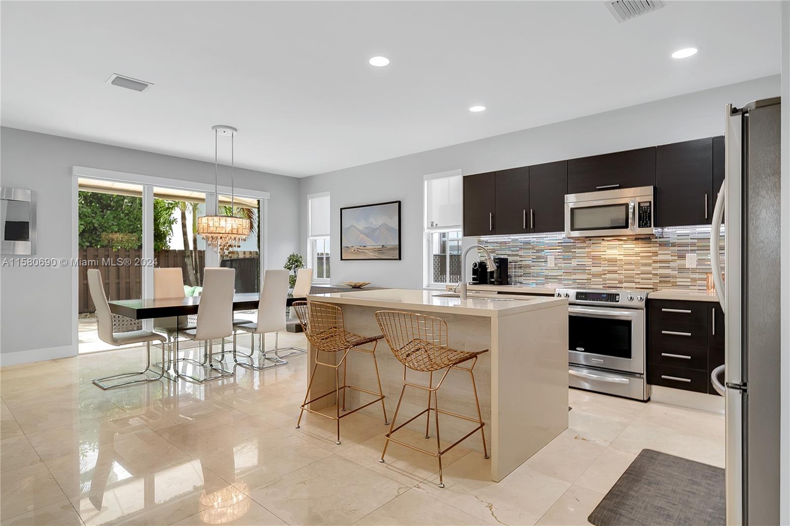 10570 NW 69th Ter