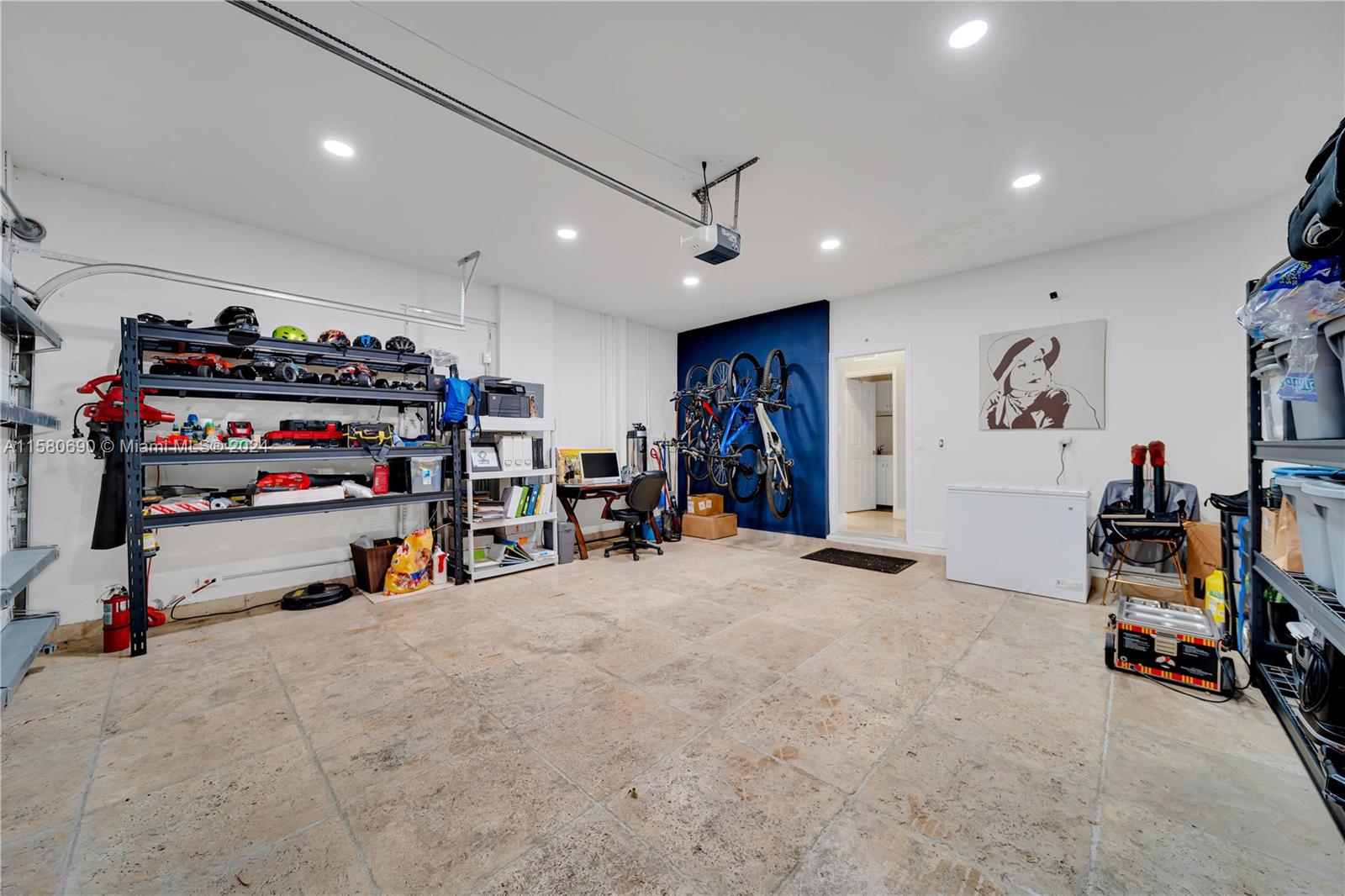 10570 NW 69th Ter