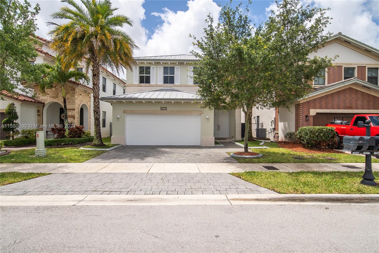 10570 NW 69th Ter