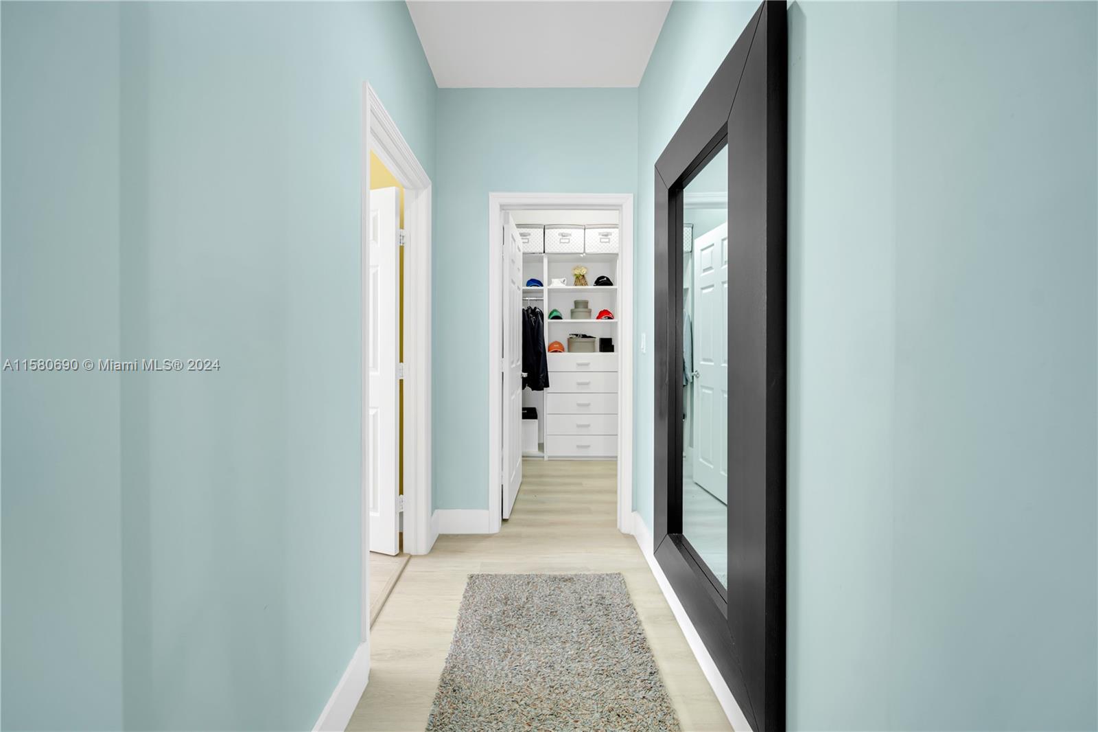 10570 NW 69th Ter