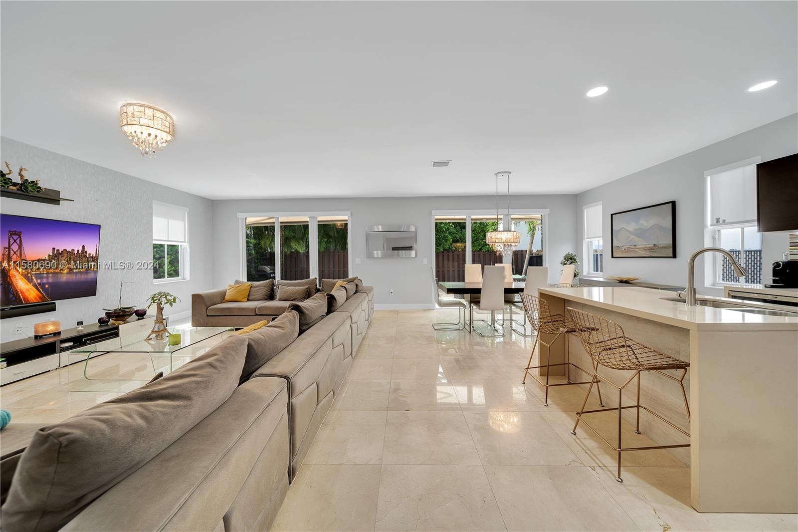 10570 NW 69th Ter