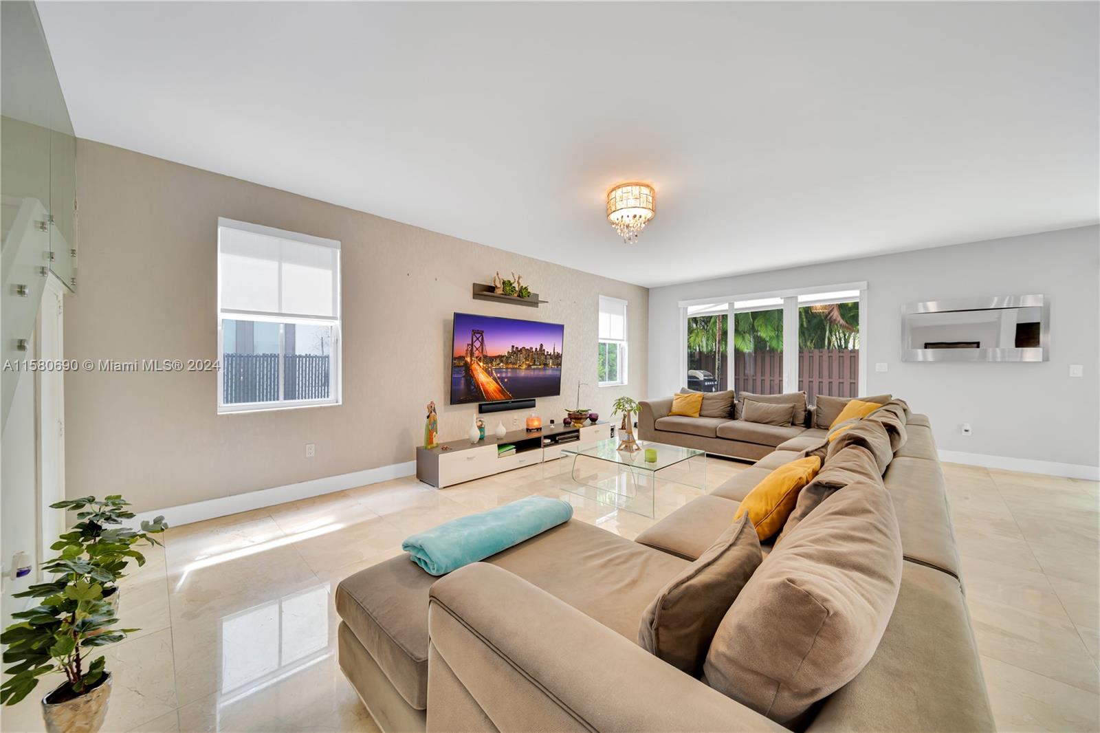10570 NW 69th Ter